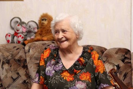 «Русский человек всё сможет пережить»: 86-летняя блокадница Ленинграда работает фельдшером в Донецке (ВИДЕО)