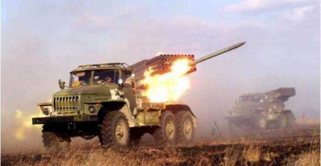 Армия ДНР уничтожает позиции ВСУ у Песок и Опытного