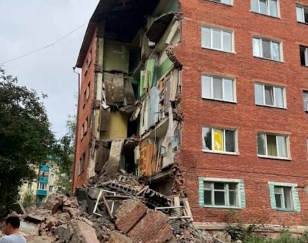 В Омске обрушилась стена жилого дома (ФОТО, ВИДЕО)