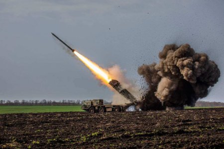 Артиллерия Армии ДНР стирает с лица земли укрепрайон врага (ВИДЕО)