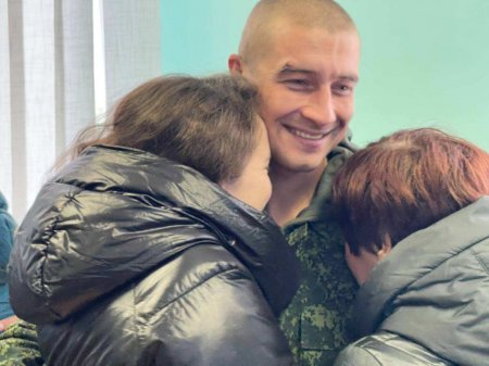 Бойцы ДНР, вернувшиеся из украинского плена, встретились с родными — трогательные кадры (ФОТО)