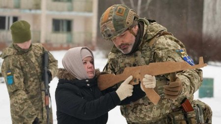 Украинский генерал собрался взять Крым к концу декабря