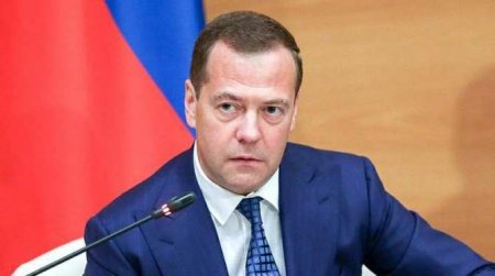 Дмитрий Медведев нестандартно поздравил россиян с Воскресением Христовым (ФОТО)