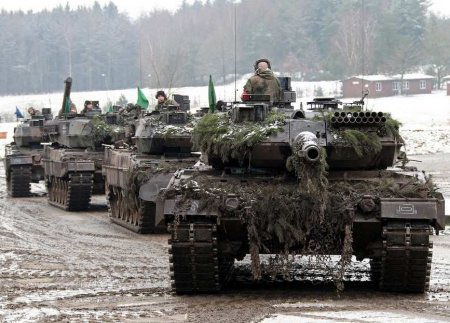 Колонна танков Leopard ползёт по Украине (ВИДЕО)