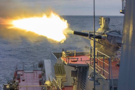 Кадры боя у Севастополя и заявление Минобороны: как ВМФ России отражал атаку врага утром (ВИДЕО)