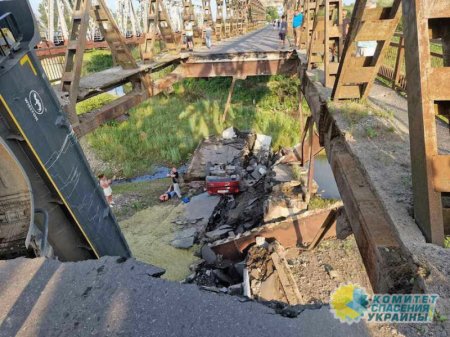 На Закарпатье обрушился стратегически важный мост