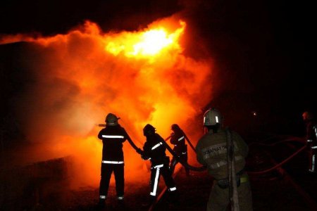 Чудовищный пожар в здании донецкого университета удалось потушить лишь к утру (+ВИДЕО)