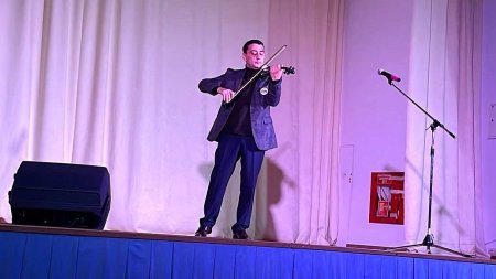 В поддержку фронта и наших бойцов: скрипач-виртуоз ездит по стране с благотворительными концертами (ФОТО)