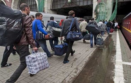 Более 80 мигрантов напали в Москве на полицейских (ВИДЕО)