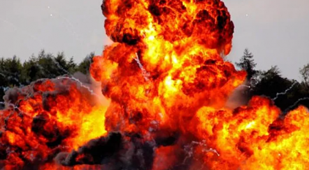 Мощнейший взрыв в Харькове: пылающий объект взлетает на воздух (ВИДЕО)