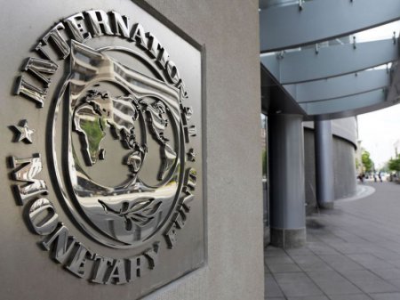МВФ решил подождать со вторым траншем экономической помощи Украине