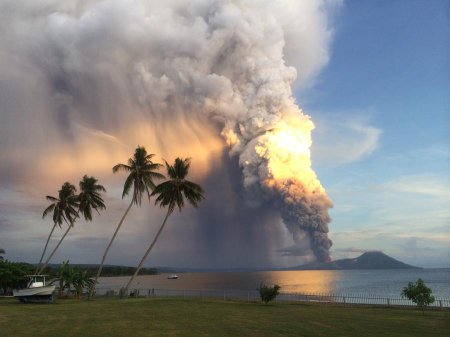 В Папуа-Новой Гвинее и Исландии извергаются вулканы - объявлена тревога для авиакомпаний