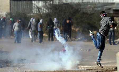 Израильские солдаты застрелили палестинца при разгоне массового протеста
