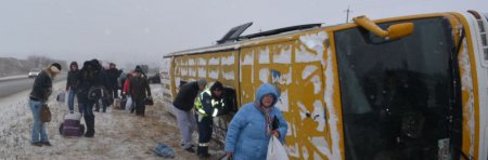 В Харьковской области перевернулся пассажирский автобус, пострадало 11 человек – ГАИ