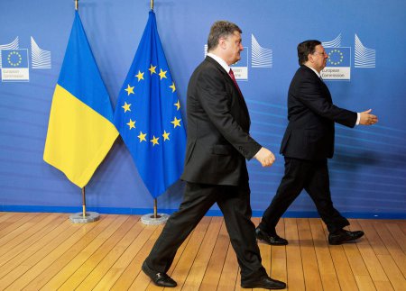​СМИ: Европа устала от жалоб Порошенко