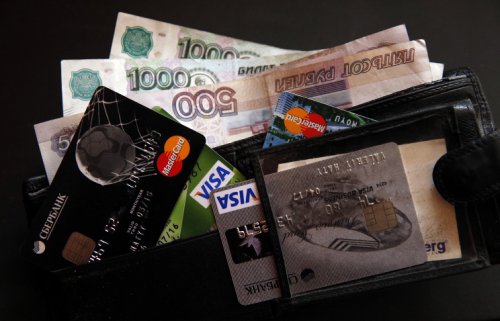 Владельцы Visa и MasterCard, выпущенных банками РФ, могут пользоваться ими в Крыму