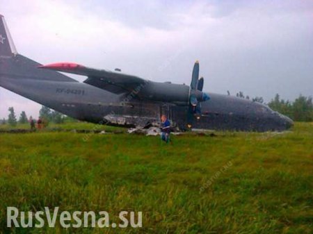 Обнародовано видео аварийной посадки военно-транспортного Ан-12 под Челябинском (ВИДЕО)