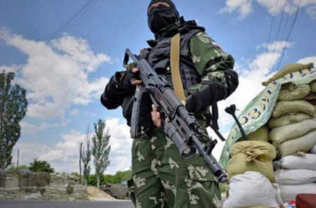 Ночью на окраине Донецка шли бои, снаряд залетел в жилой дом