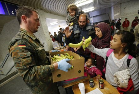 Беженцам надоело то, чем их кормит Евросоюз