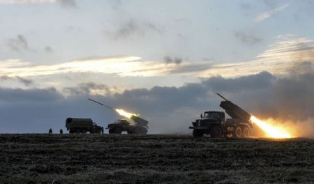 На Донбассе продолжается обострение ситуации. ВСУ ведут обстрелы из "Градов"