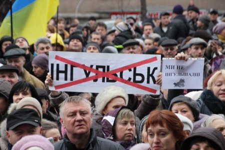 В Кировограде произошли потасовки между сторонниками и противниками переименования города (ВИДЕО)