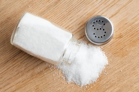 Дети могут страдать ожирением из-за соли
