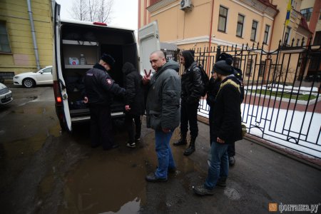 В Петербурге атаковали консульство Украины