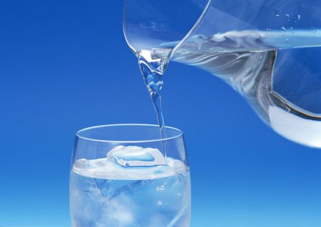 Ученые подтвердили, что вода действительно помогает похудеть