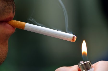 Курение связанно с гибелью защищающих от рака бактерий
