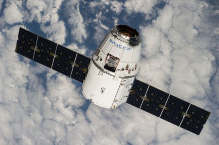 SpaceX назвали дату испытаний пилотируемого корабля Dragon