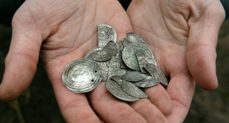 Клад монет и украшений нашли в Эстонии