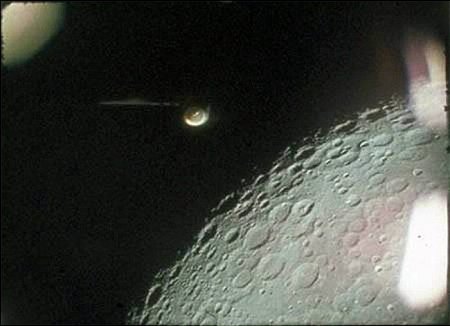 Экс-сотрудник NASA опубликовал фото базы инопланетян на Луне
