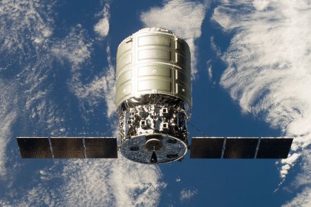 Специалисты NASA развели костер в космосе