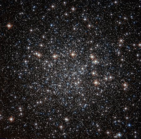 "Hubble" сделал фотографии одного из старейших звездных скоплений Млечного Пути