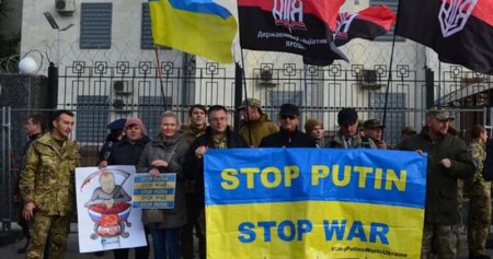 У посольства РФ в Киеве состоялась акция «Stop Putin’s war in Ukraine»