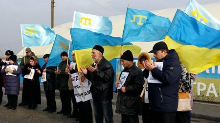 Крымские татары провели пикет на пункте пропуска Чонгар