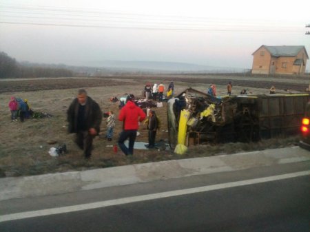 Во Львовской области автобус столкнулся с машиной, есть погибшие