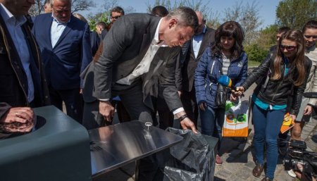 В Киеве устанавливают новый тип контейнеров для ТБО