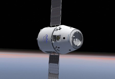Грузовой корабль Dragon возвращается на Землю с МКС