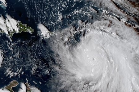 NASA показало видео формирования урагана «Мария»