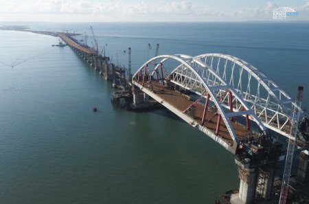 Как выглядят установленные арки Крымского моста