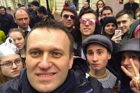 Почему молодёжь верит Навальному 