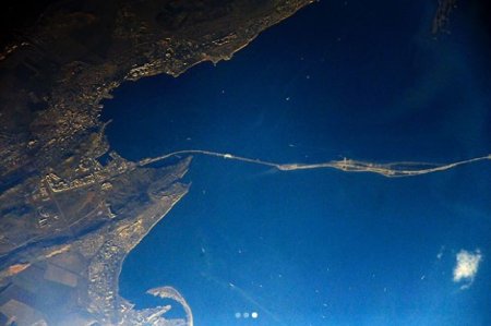 Появились фото «Крымского моста» из космоса