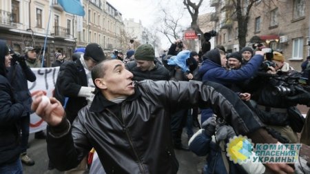 "Кто-то должен остановить мракобесие ублюдков!": киевлян призвали на защиту Россотрудничества от погромов бандами патриотов
