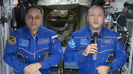 Экипаж МКС из космоса поздравил россиян с Днем защитника Отечества