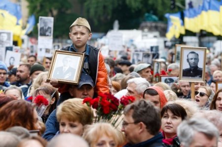 Вопреки декоммунизации. Украинцы массово выступили против отмены Дня Победы