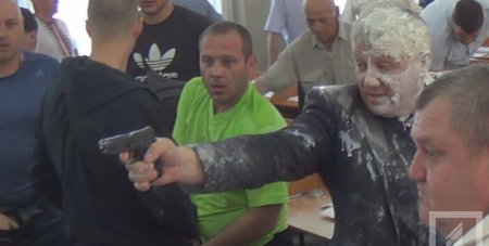 Видео: В Никополе произошла стрельба на сессии горсовета