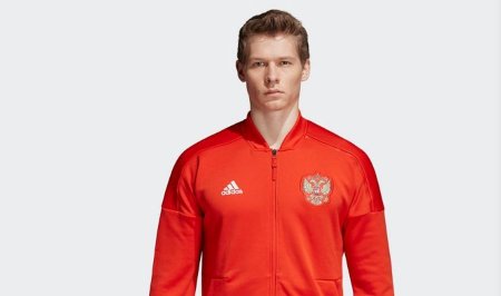 Adidas убрал со своих сайтов фото одежды с гербом СССР