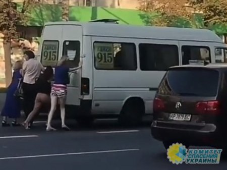 Азаров прокомментировал ситуацию с общественным транспортом на Украине