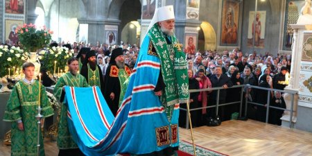 Наместник Почаевской лавры пожаловался Порошенко на давление властных органов